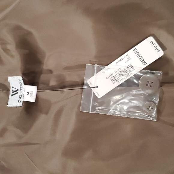 Blazer - Picture 6 of 6